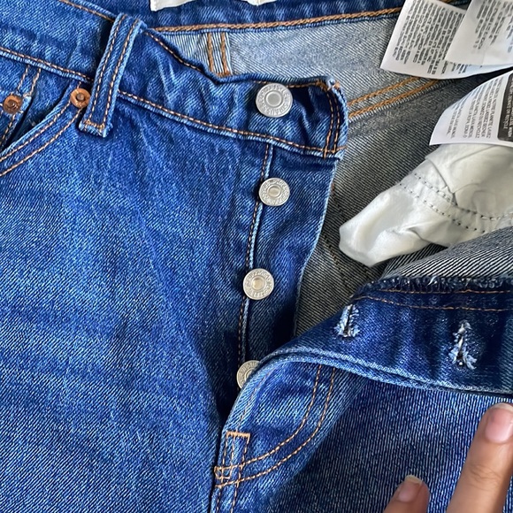 Levi’s button Fly Cuffed Wedgie Short - Picture 3 of 5